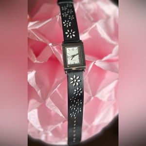 Quartz floral band silver watch